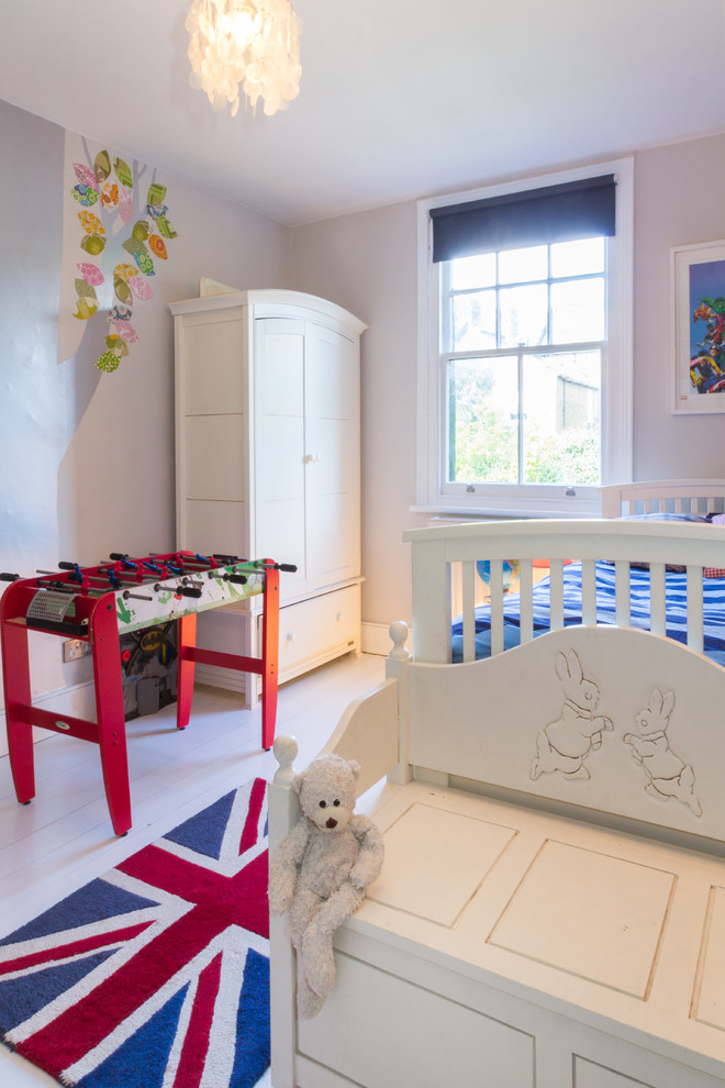 Inspiration for a classic kids' bedroom in London.