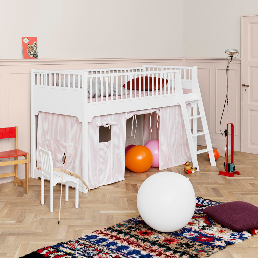 Modelo de habitación de niña de 4 a 10 años nórdica con paredes rosas