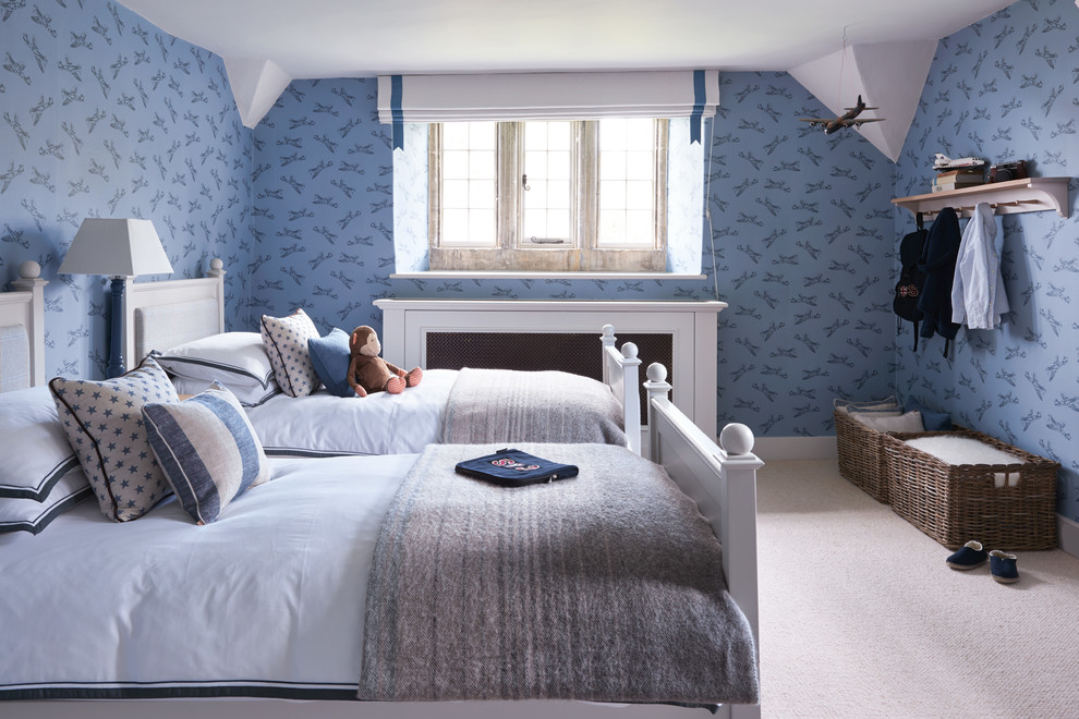 Idéer för att renovera ett mellanstort vintage pojkrum kombinerat med sovrum och för 4-10-åringar, med grå väggar, heltäckningsmatta och beiget golv