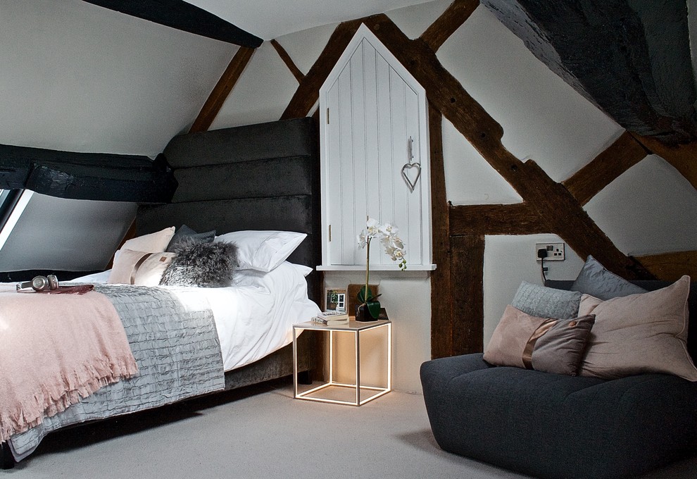 Ejemplo de dormitorio infantil de estilo de casa de campo pequeño con paredes grises, moqueta y suelo gris