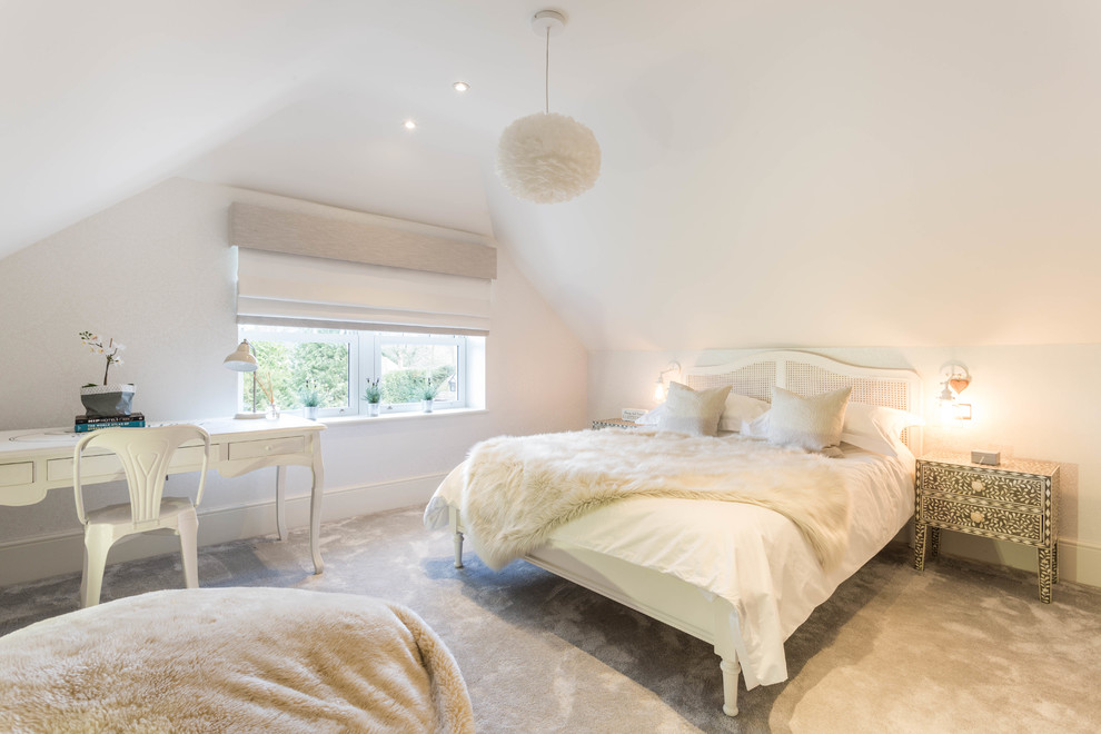 Imagen de dormitorio infantil tradicional renovado de tamaño medio con paredes blancas, moqueta y suelo gris