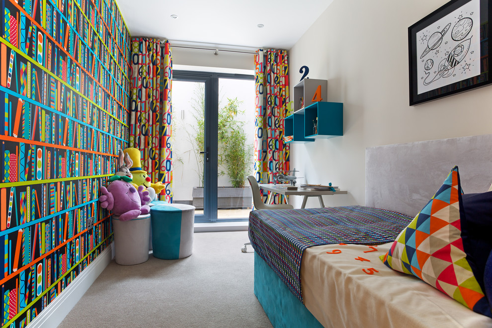 ロンドンにある小さなコンテンポラリースタイルのおしゃれな子供部屋 (カーペット敷き) の写真