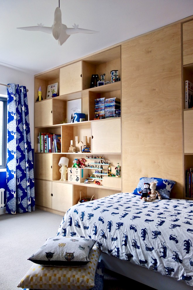 Inspiration for a medium sized scandi gender neutral children’s room in Other with white walls, carpet and grey floors.