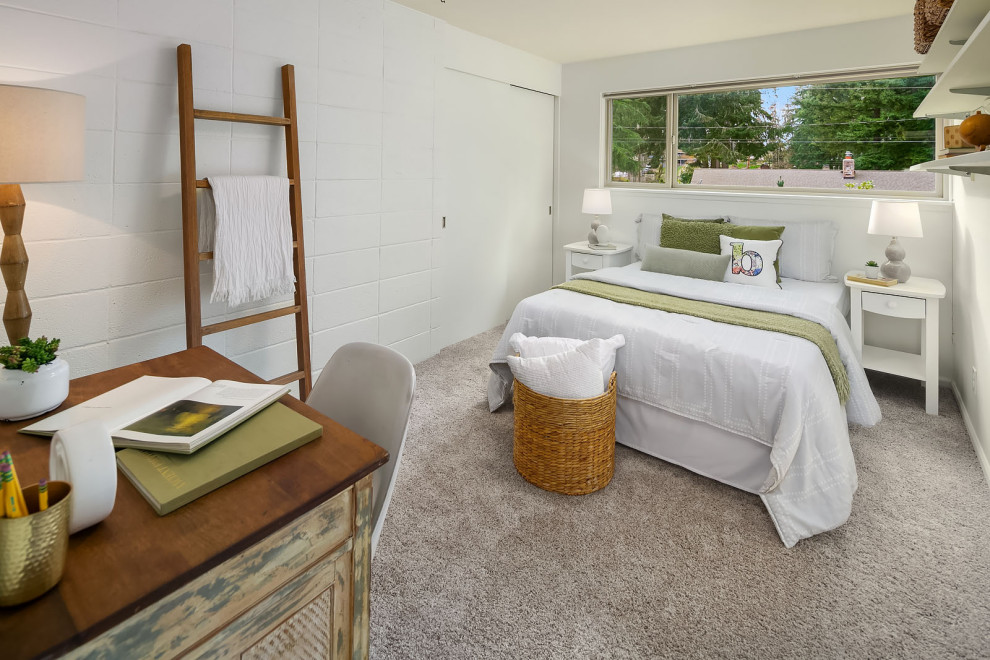 На фото: нейтральная детская среднего размера в стиле ретро с спальным местом, белыми стенами, ковровым покрытием и серым полом для подростка