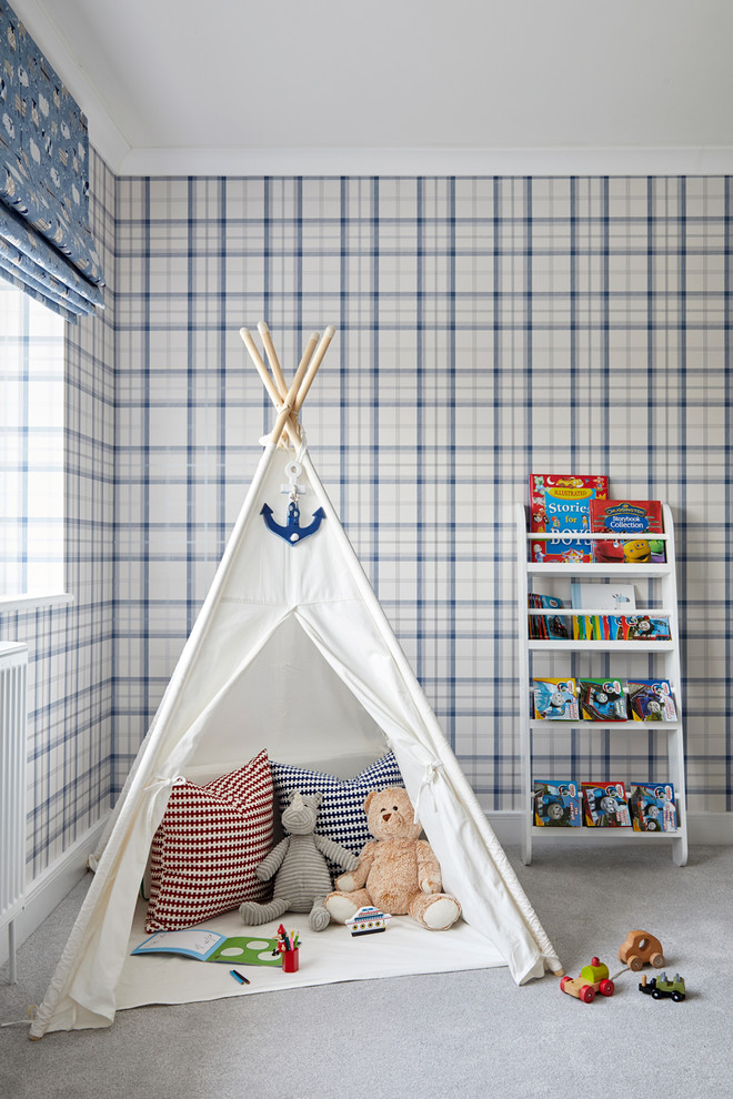 Idee per una cameretta per bambini da 1 a 3 anni costiera con pareti multicolore, moquette e pavimento grigio
