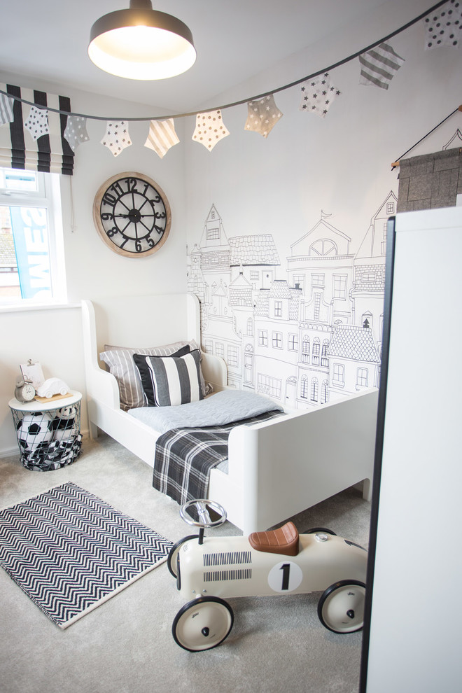 Idee per una cameretta per bambini da 1 a 3 anni minimal con pareti bianche, moquette e pavimento grigio