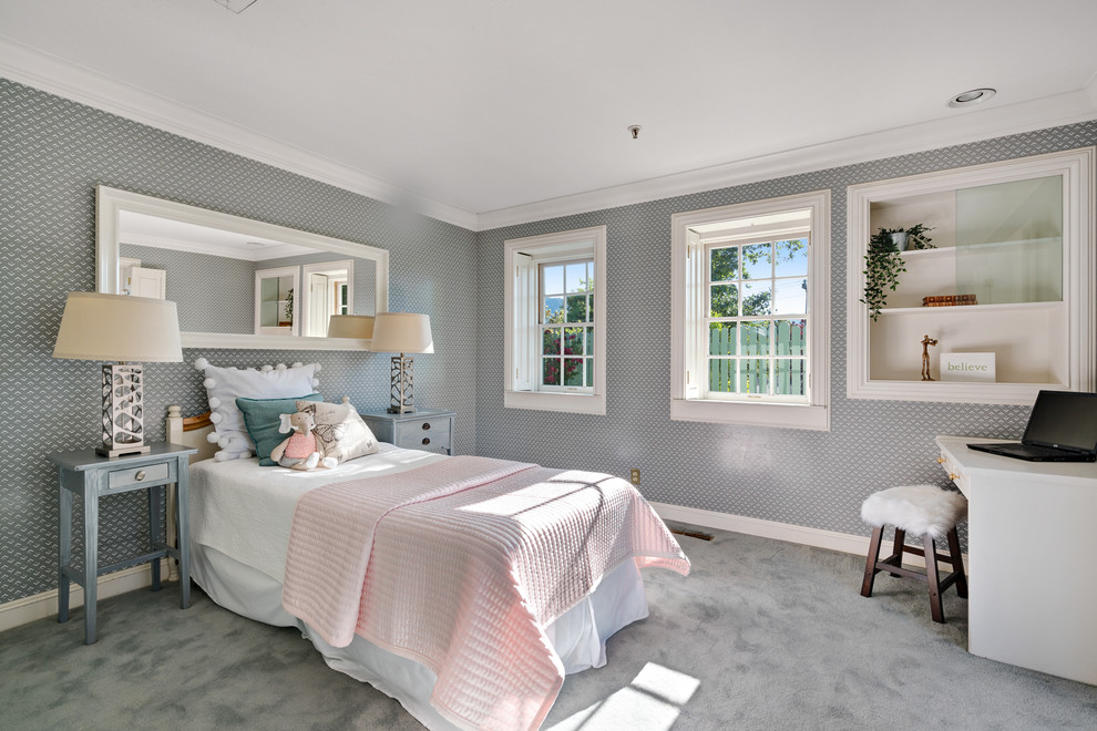 На фото: детская в стиле неоклассика (современная классика) с спальным местом, серыми стенами, ковровым покрытием и серым полом для подростка, девочки