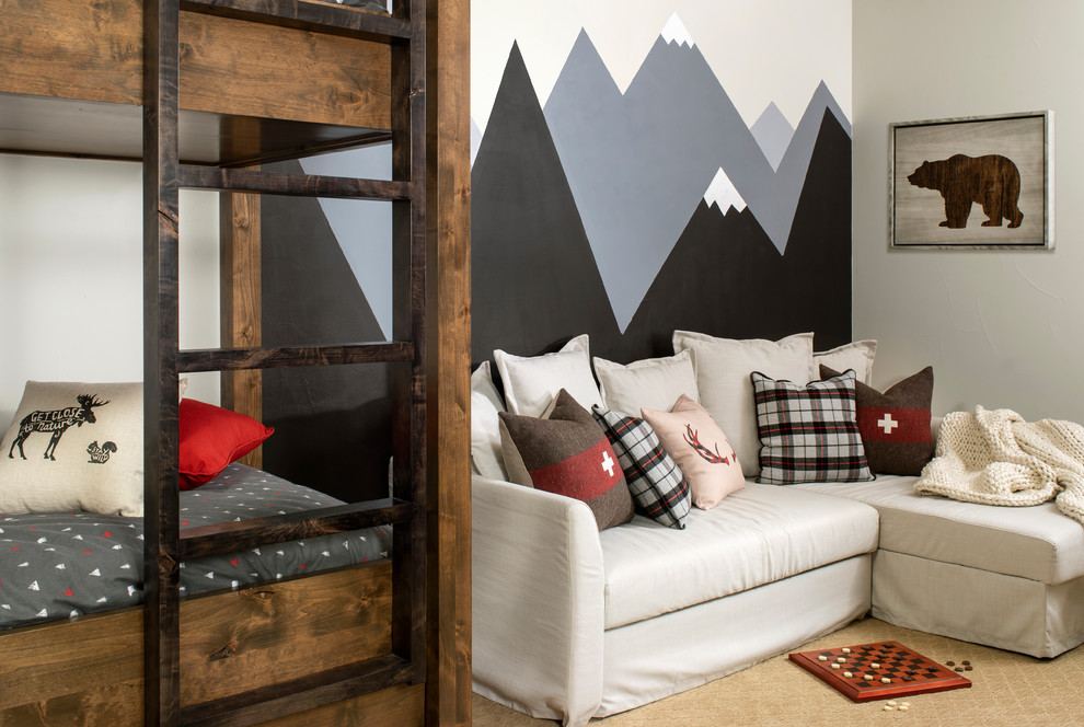 Ejemplo de dormitorio infantil rural con paredes multicolor, moqueta y suelo beige