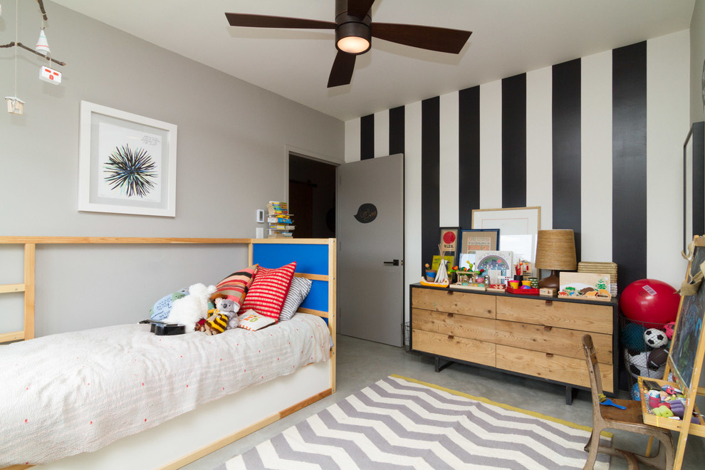 Пример оригинального дизайна: нейтральная детская среднего размера в современном стиле с спальным местом, разноцветными стенами и ковровым покрытием для ребенка от 4 до 10 лет