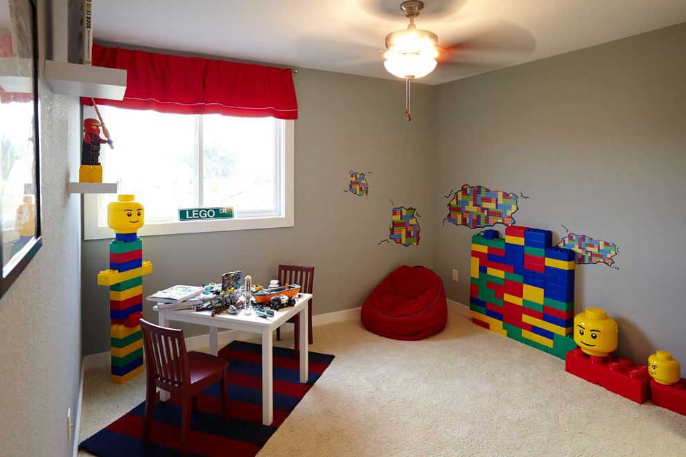 Aménagement d'une chambre d'enfant de 4 à 10 ans classique de taille moyenne avec un mur beige et moquette.