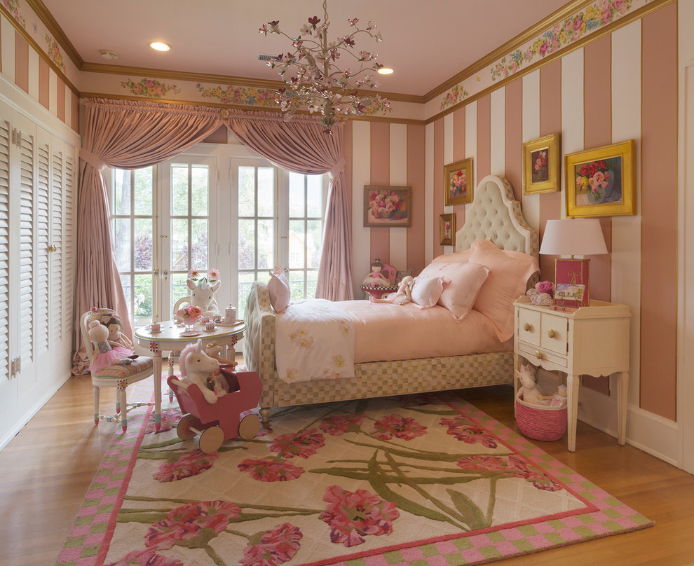 Photo of a classic kids' bedroom in Los Angeles.