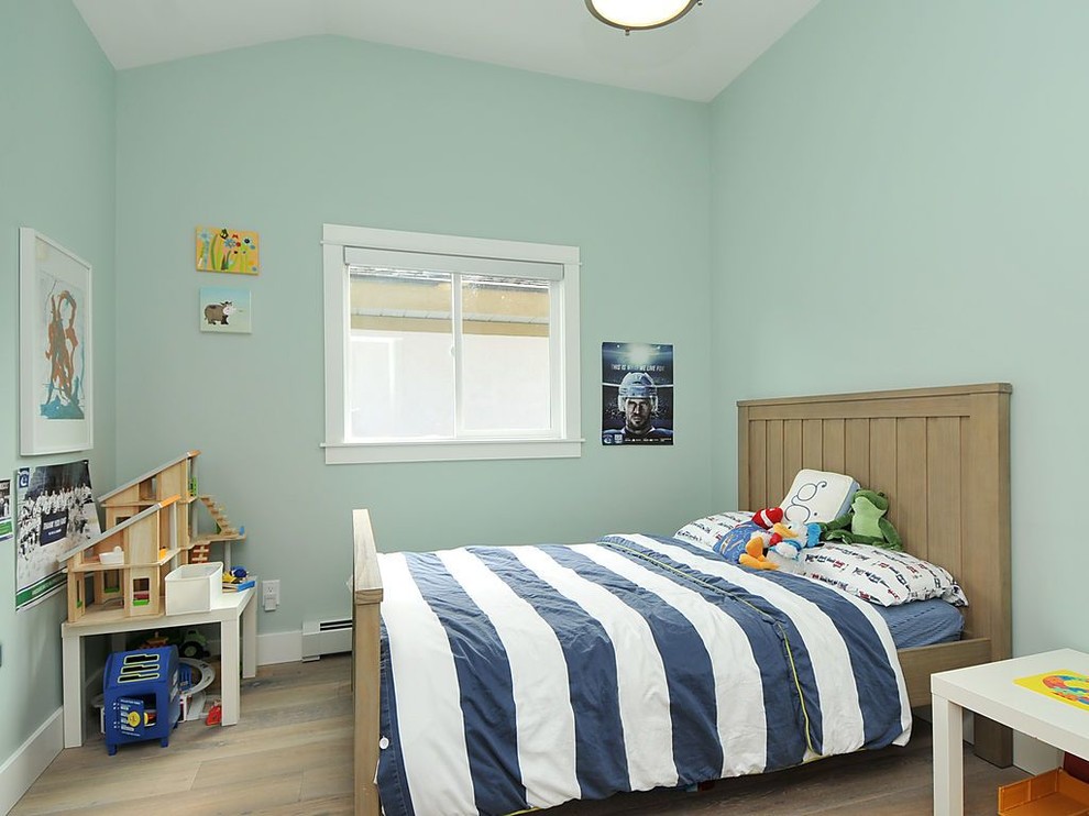 Aménagement d'une chambre de garçon contemporaine avec un mur vert.