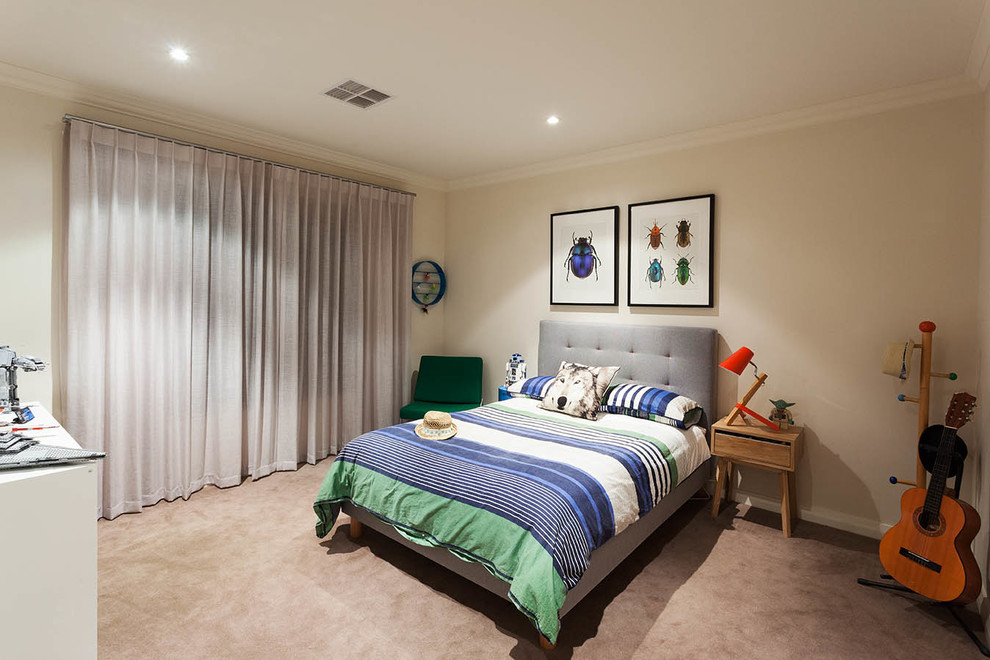 Cette image montre une chambre d'enfant de 4 à 10 ans minimaliste de taille moyenne avec un mur beige, moquette et un sol gris.
