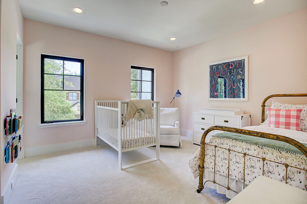На фото: детская среднего размера в стиле неоклассика (современная классика) с спальным местом, розовыми стенами, ковровым покрытием и белым полом для ребенка от 1 до 3 лет, девочки