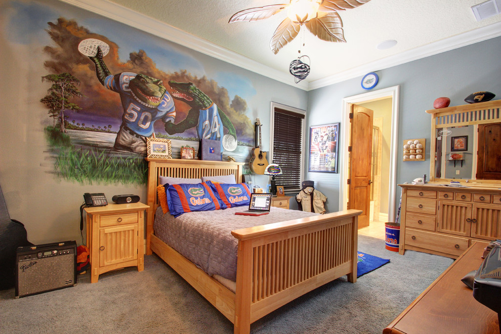 Источник вдохновения для домашнего уюта: большая детская в современном стиле с спальным местом, синими стенами и ковровым покрытием для подростка, мальчика