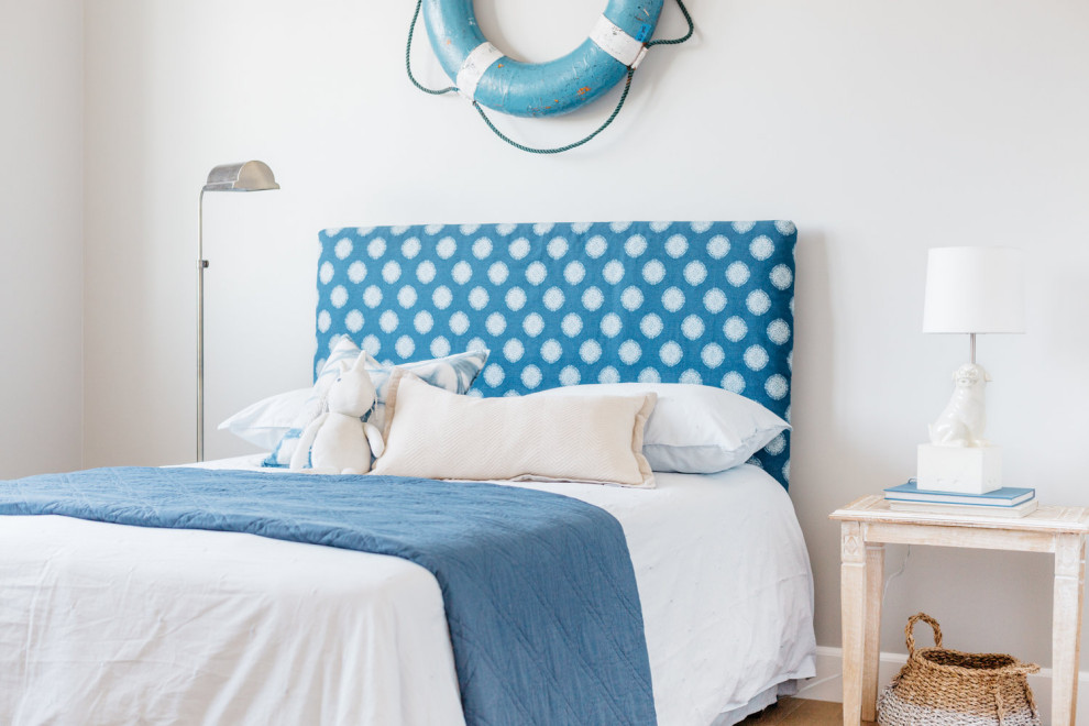 Inspiration for a nautical kids' bedroom in Los Angeles.