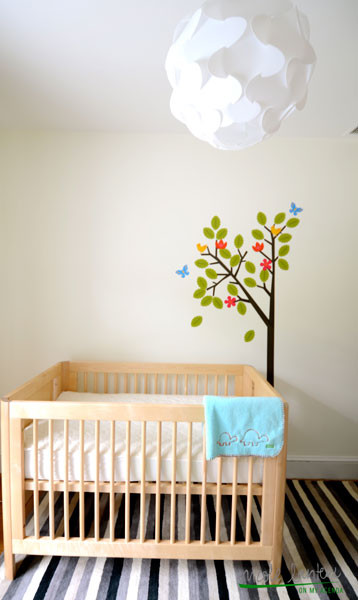 Idée de décoration pour une chambre de bébé bohème.