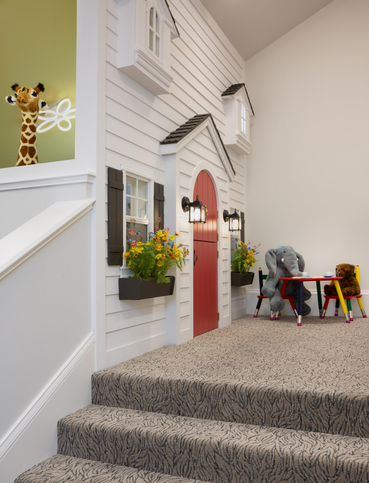 Idéer för medelhavsstil småbarnsrum kombinerat med lekrum, med vita väggar, heltäckningsmatta och flerfärgat golv