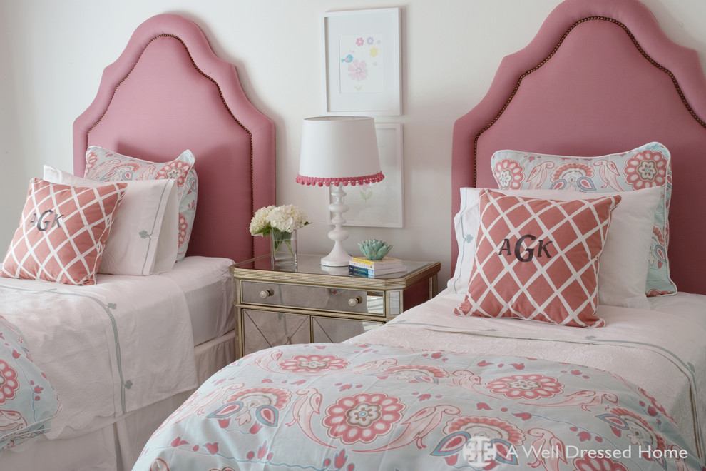 Design ideas for a traditional kids' bedroom in Dallas.