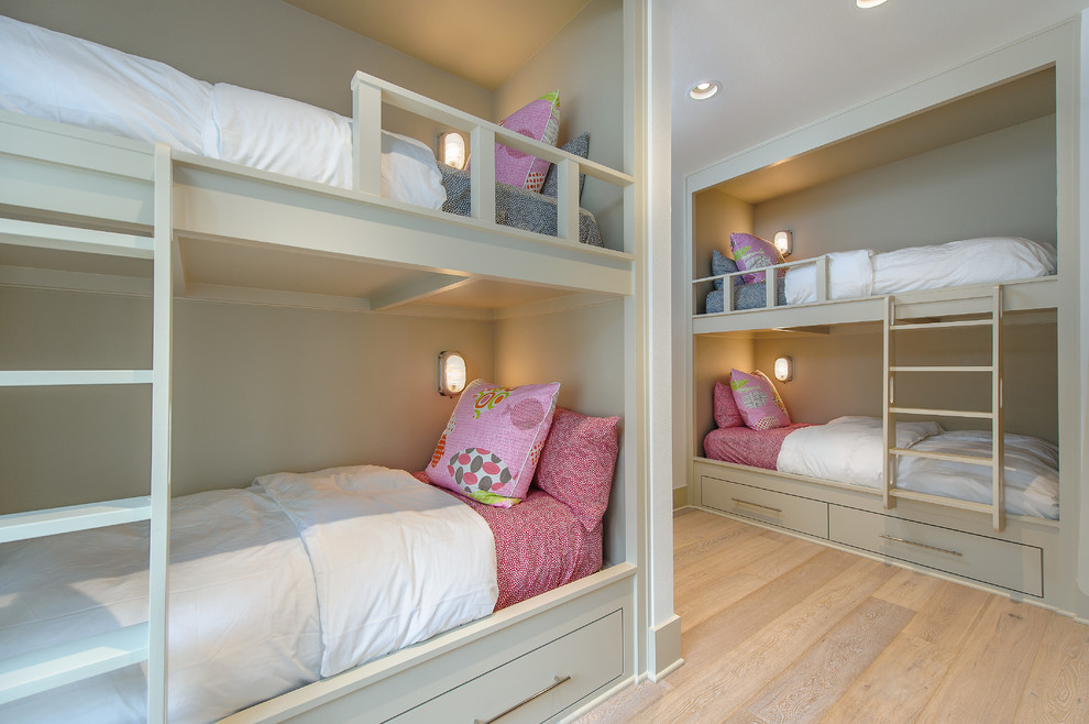 Exemple d'une chambre de fille chic avec un mur gris.