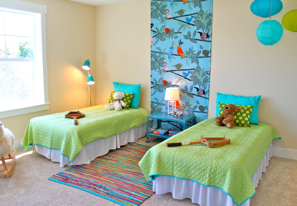 Stilmix Mädchenzimmer mit Schlafplatz, beiger Wandfarbe und Teppichboden in Seattle