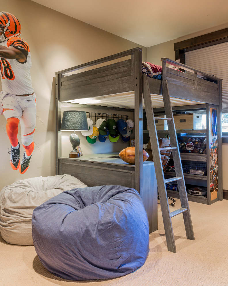 Kleines Klassisches Kinderzimmer mit Schlafplatz, grauer Wandfarbe, Teppichboden und beigem Boden in Denver
