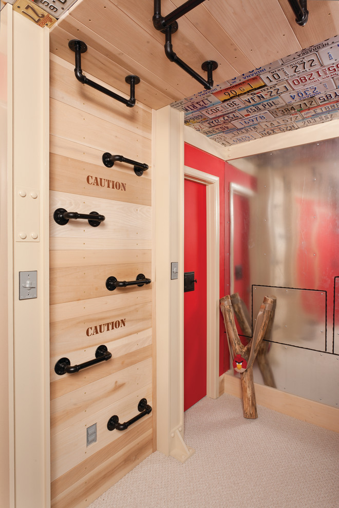 Idéer för ett litet eklektiskt barnrum kombinerat med sovrum, med mellanmörkt trägolv och flerfärgade väggar