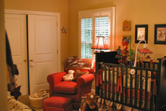 Inspiration for a timeless kids' room remodel in Austin