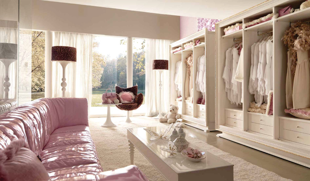 Пример оригинального дизайна: большая детская в стиле модернизм с спальным местом, фиолетовыми стенами и ковровым покрытием для подростка, девочки