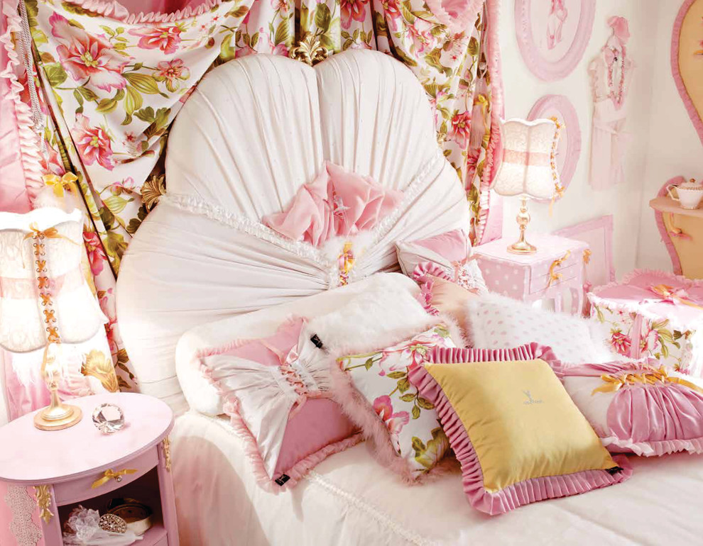 Imagen de dormitorio infantil vintage grande con paredes blancas y moqueta