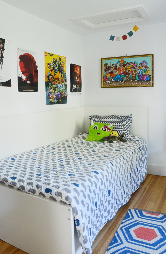 Photo of an eclectic kids' bedroom in Boston.