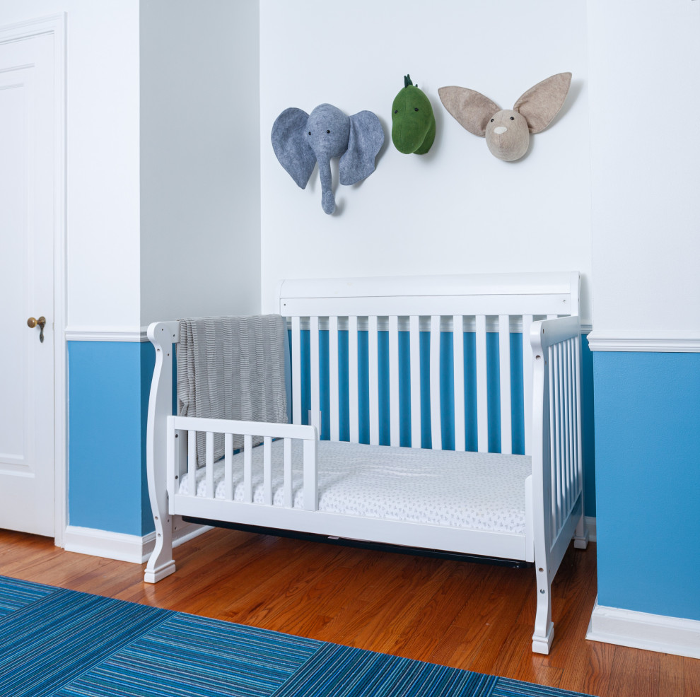 На фото: детская среднего размера в стиле ретро с спальным местом, синими стенами, паркетным полом среднего тона и синим полом для ребенка от 1 до 3 лет, мальчика с