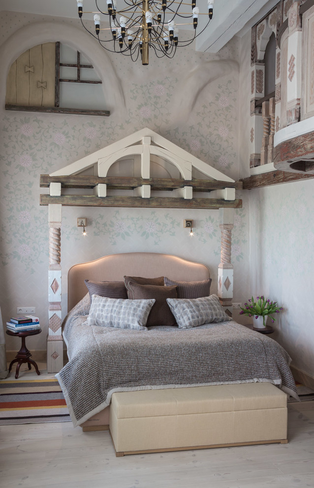 Diseño de dormitorio infantil mediterráneo con paredes multicolor y suelo de madera clara