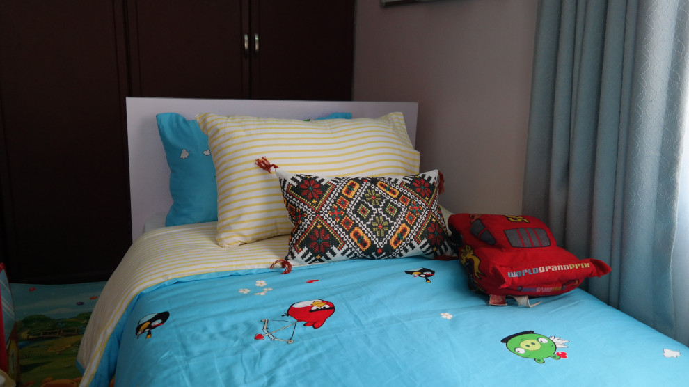 Idéer för små funkis könsneutrala barnrum kombinerat med sovrum och för 4-10-åringar, med klinkergolv i keramik