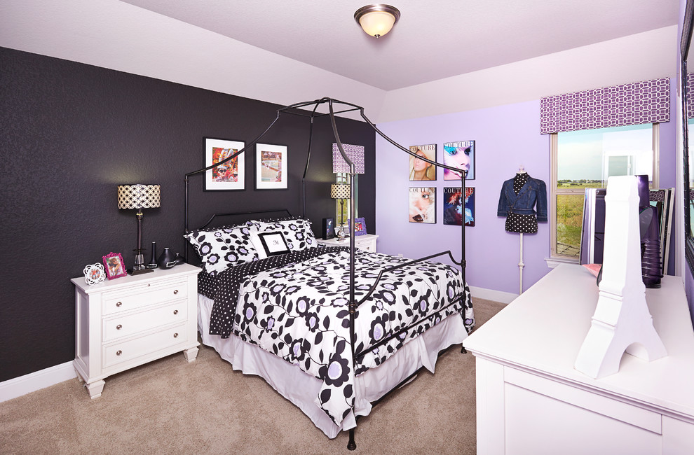 Пример оригинального дизайна: детская среднего размера с разноцветными стенами, ковровым покрытием и спальным местом для девочки