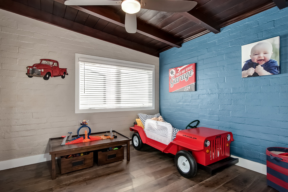 На фото: детская в современном стиле с спальным местом, синими стенами и темным паркетным полом для ребенка от 1 до 3 лет, мальчика