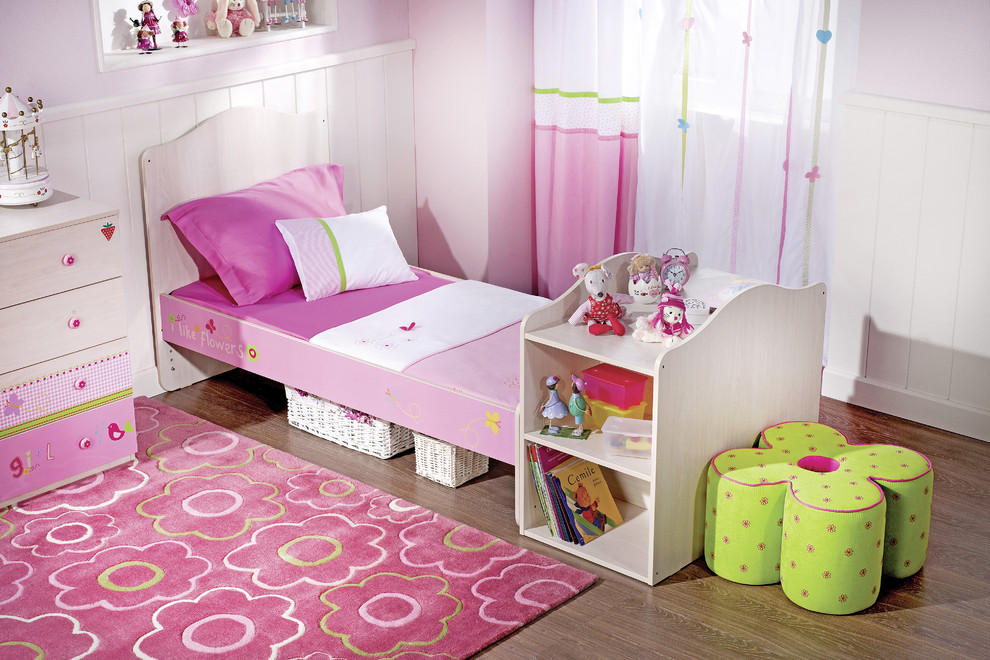 Kids' bedroom - modern kids' bedroom idea in Miami