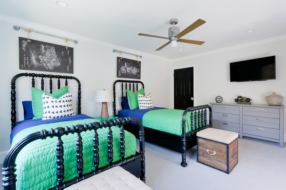Mittelgroßes Klassisches Jungszimmer mit Schlafplatz, weißer Wandfarbe und Teppichboden in Orange County