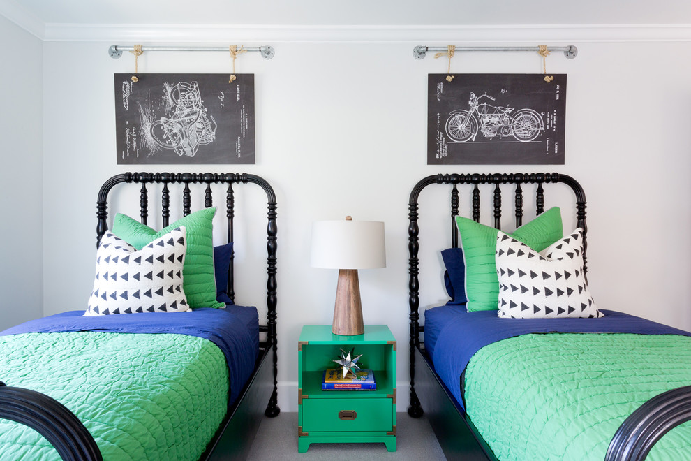 Idéer för vintage pojkrum kombinerat med sovrum och för 4-10-åringar, med vita väggar