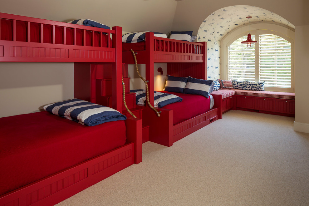 Idée de décoration pour une chambre d'enfant de 4 à 10 ans marine avec un mur beige, moquette, un sol beige et un lit superposé.