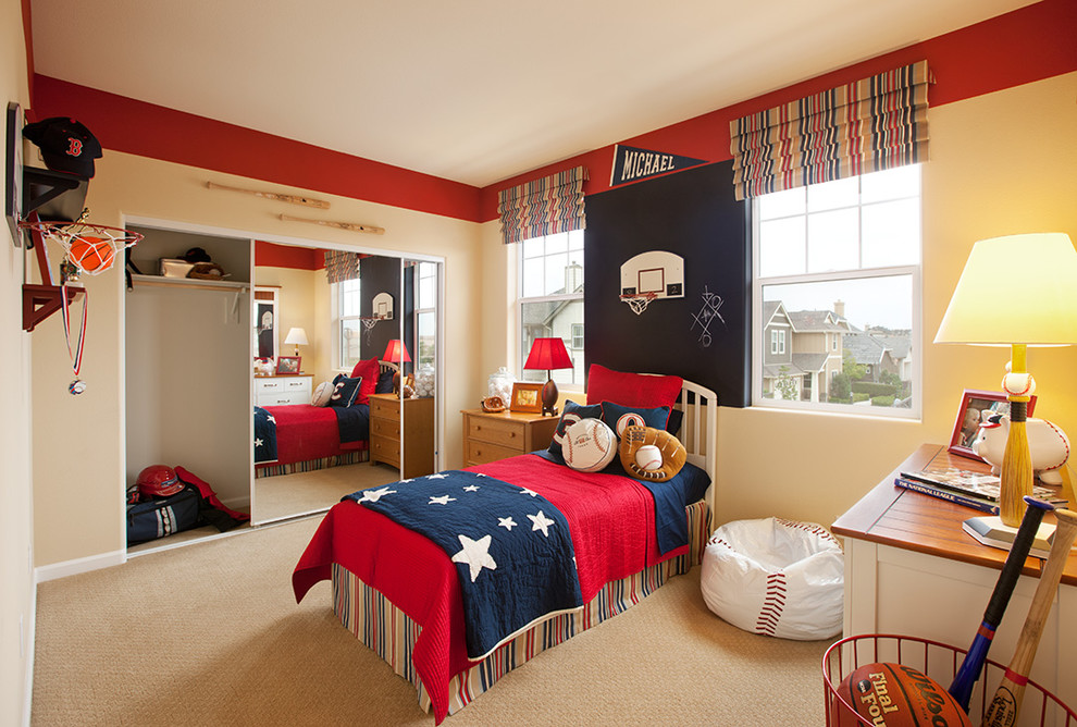 Inspiration för små moderna pojkrum kombinerat med sovrum och för 4-10-åringar, med heltäckningsmatta