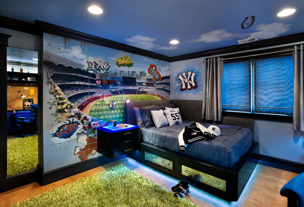 Imagen de dormitorio infantil actual con paredes multicolor