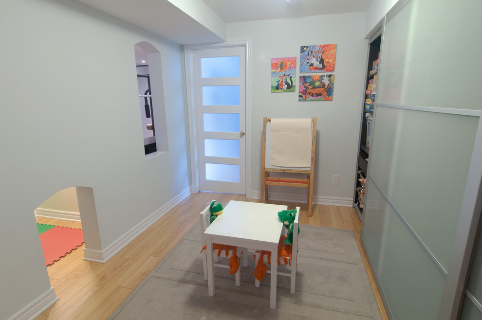 Design ideas for a traditional kids' bedroom in Ottawa.