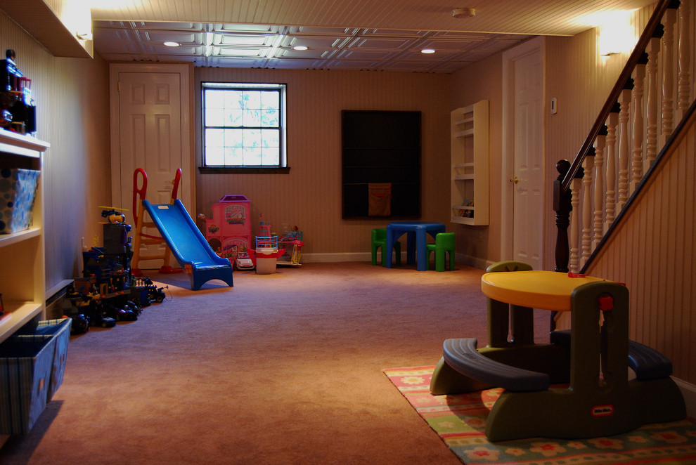 Diseño de dormitorio infantil de 4 a 10 años actual grande con paredes beige y moqueta