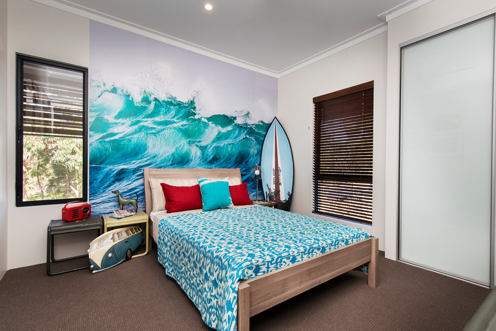 Идея дизайна: нейтральная детская в морском стиле с спальным местом, серыми стенами и ковровым покрытием для подростка