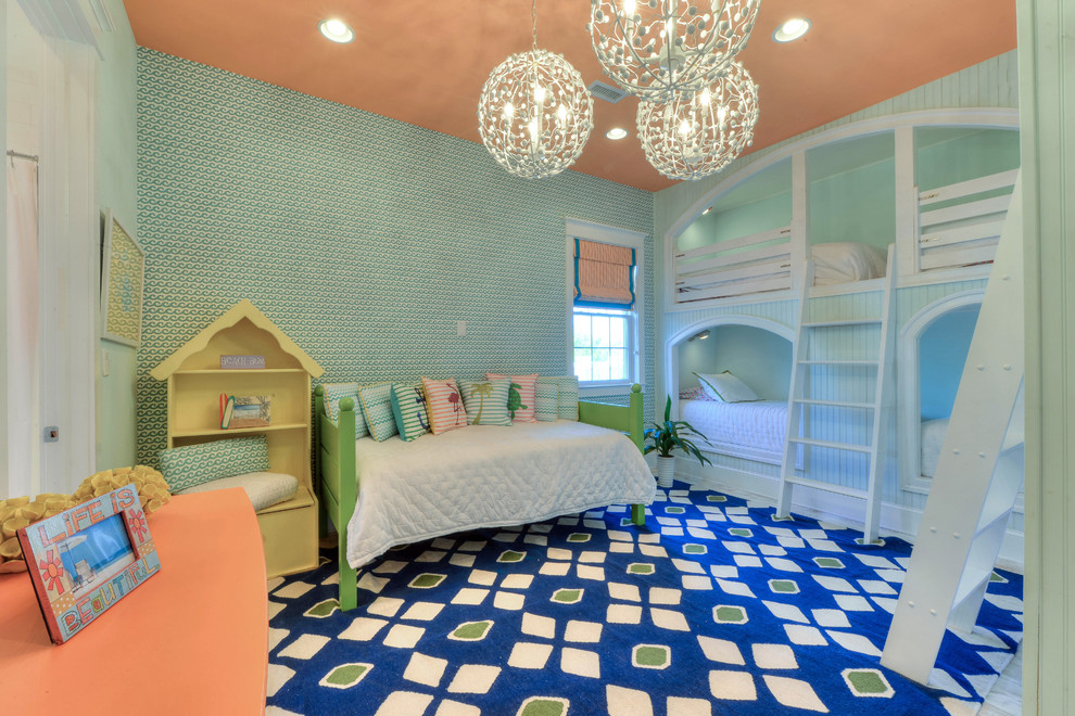 Idéer för maritima könsneutrala barnrum kombinerat med sovrum och för 4-10-åringar, med gröna väggar, ljust trägolv och grått golv