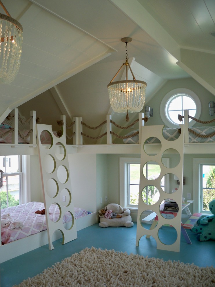 プロビデンスにあるビーチスタイルのおしゃれな子供部屋 (青い床、ロフトベッド) の写真