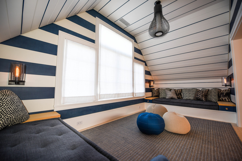Inspiration för små maritima könsneutrala tonårsrum kombinerat med lekrum, med blå väggar, grått golv och heltäckningsmatta