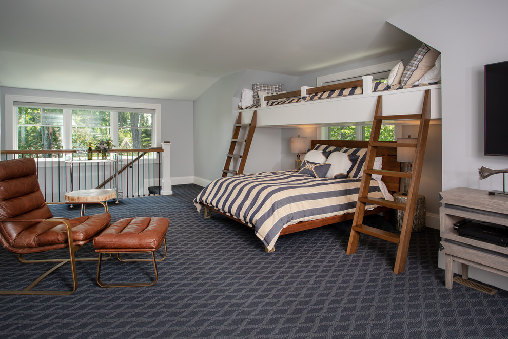 Exemple d'une chambre d'enfant bord de mer avec un mur gris, moquette, un sol bleu et un lit superposé.