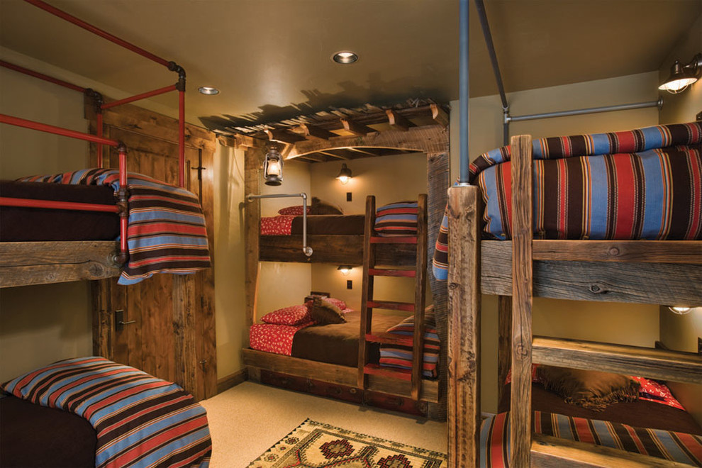 Exempel på ett klassiskt könsneutralt barnrum kombinerat med sovrum och för 4-10-åringar, med beige väggar